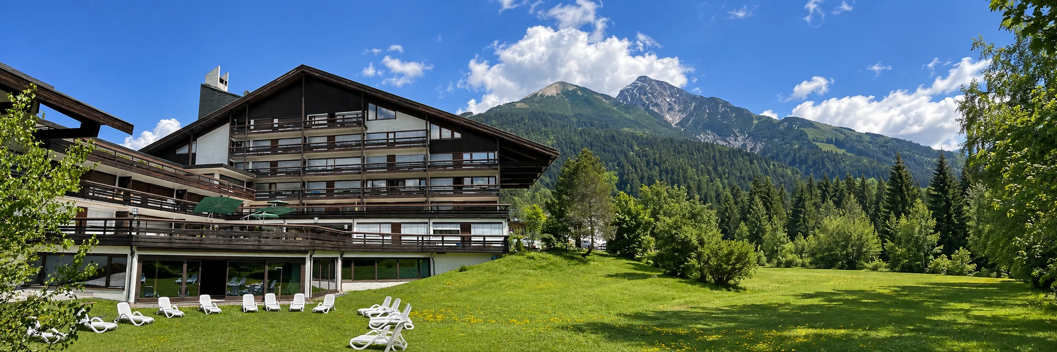 Appartementhaus Birkenwald mit Garten und Bergen