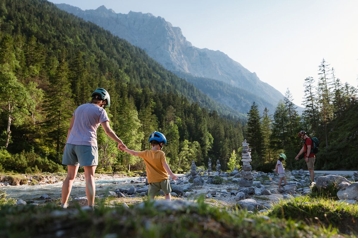 Familienradtour entlang der Isar im Naturpark Karwendel